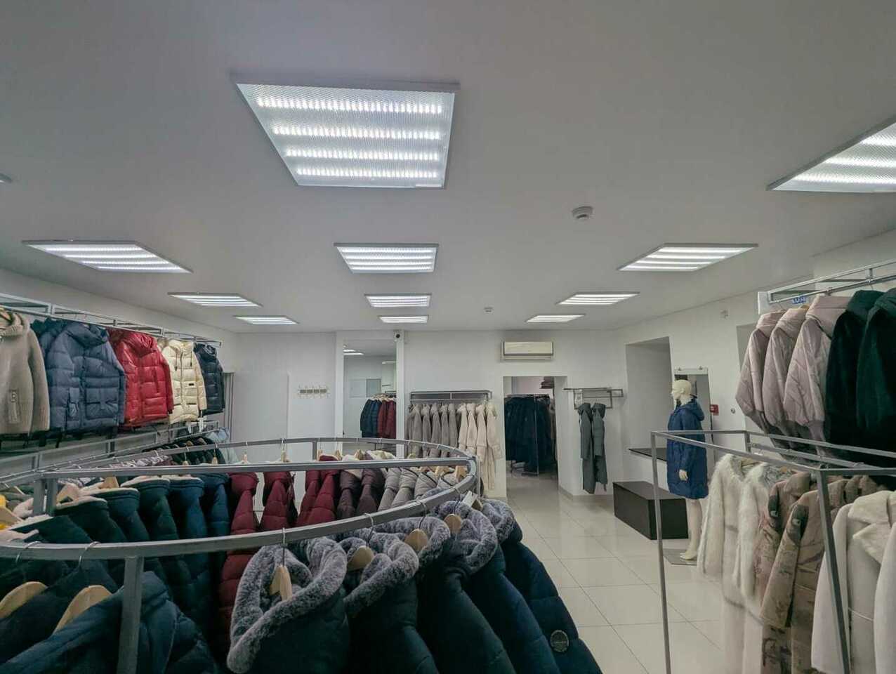 Сдается коммерческая недвижимость торгового назначения, 246 м2 за 245 тыс. руб.