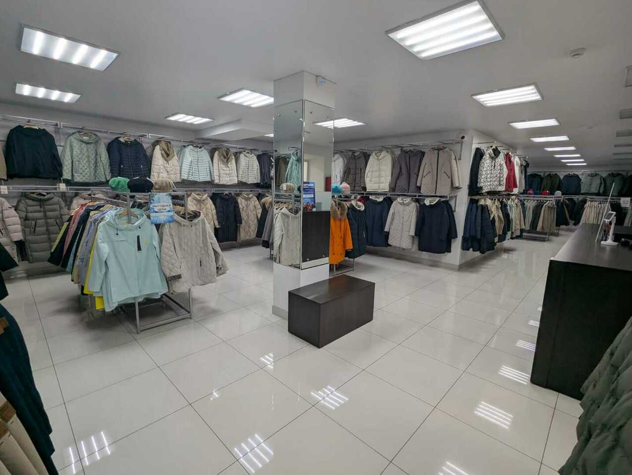 Сдается коммерческая недвижимость торгового назначения, 246 м2 за 245 тыс. руб.