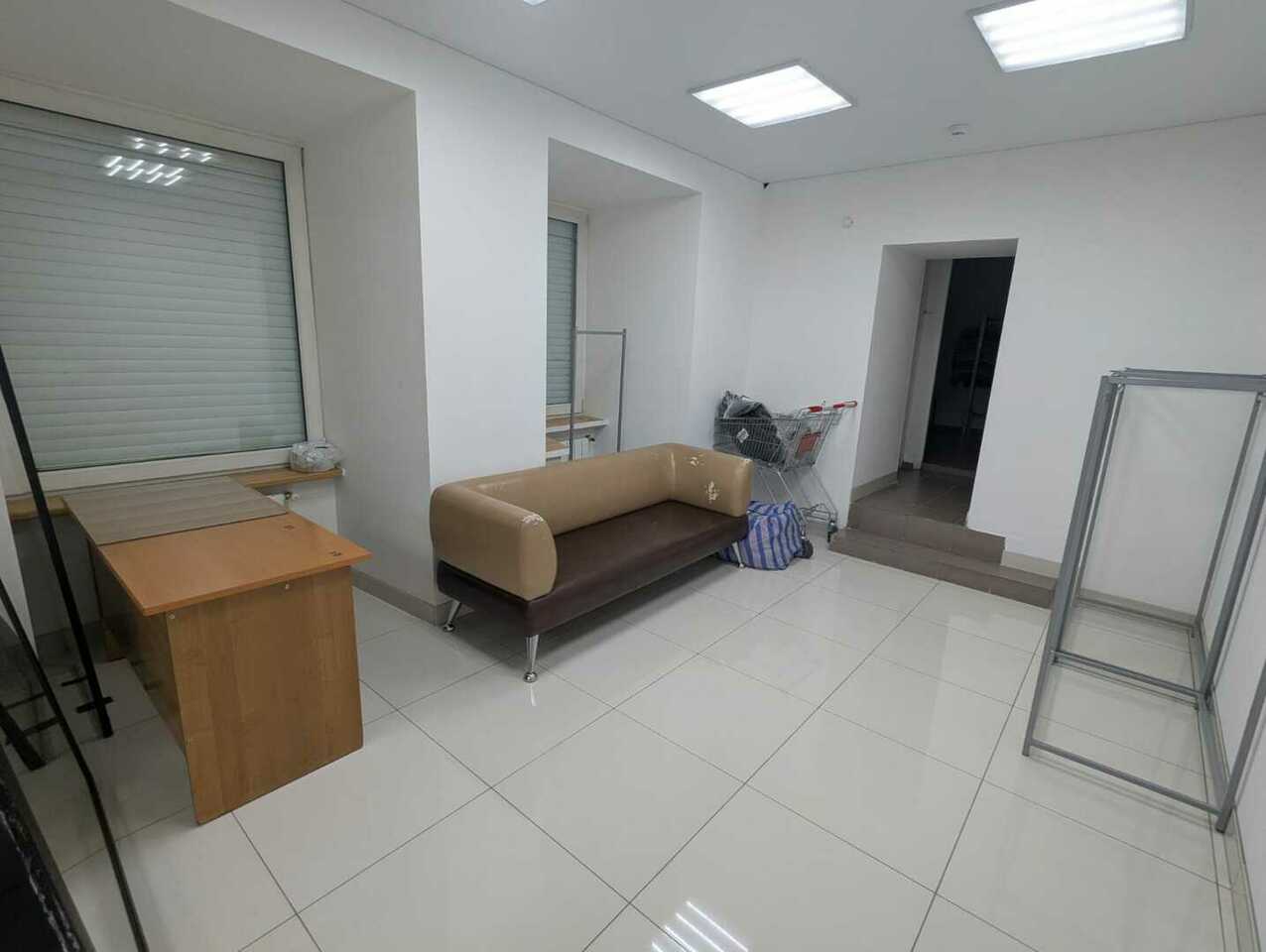 Сдается коммерческая недвижимость торгового назначения, 246 м2 за 245 тыс. руб.