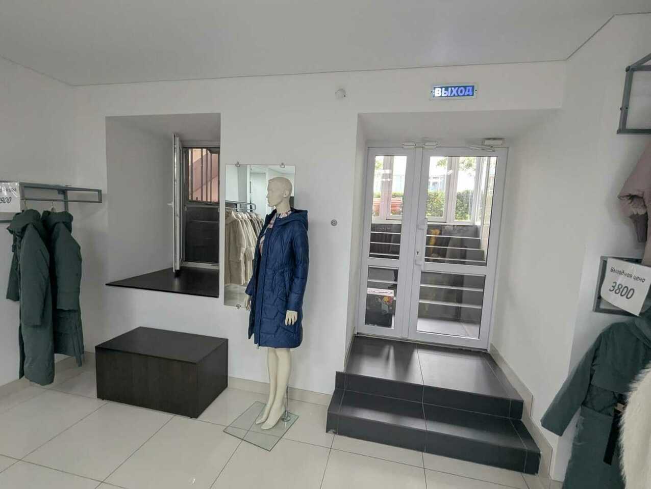 Сдается коммерческая недвижимость торгового назначения, 246 м2 за 245 тыс. руб.