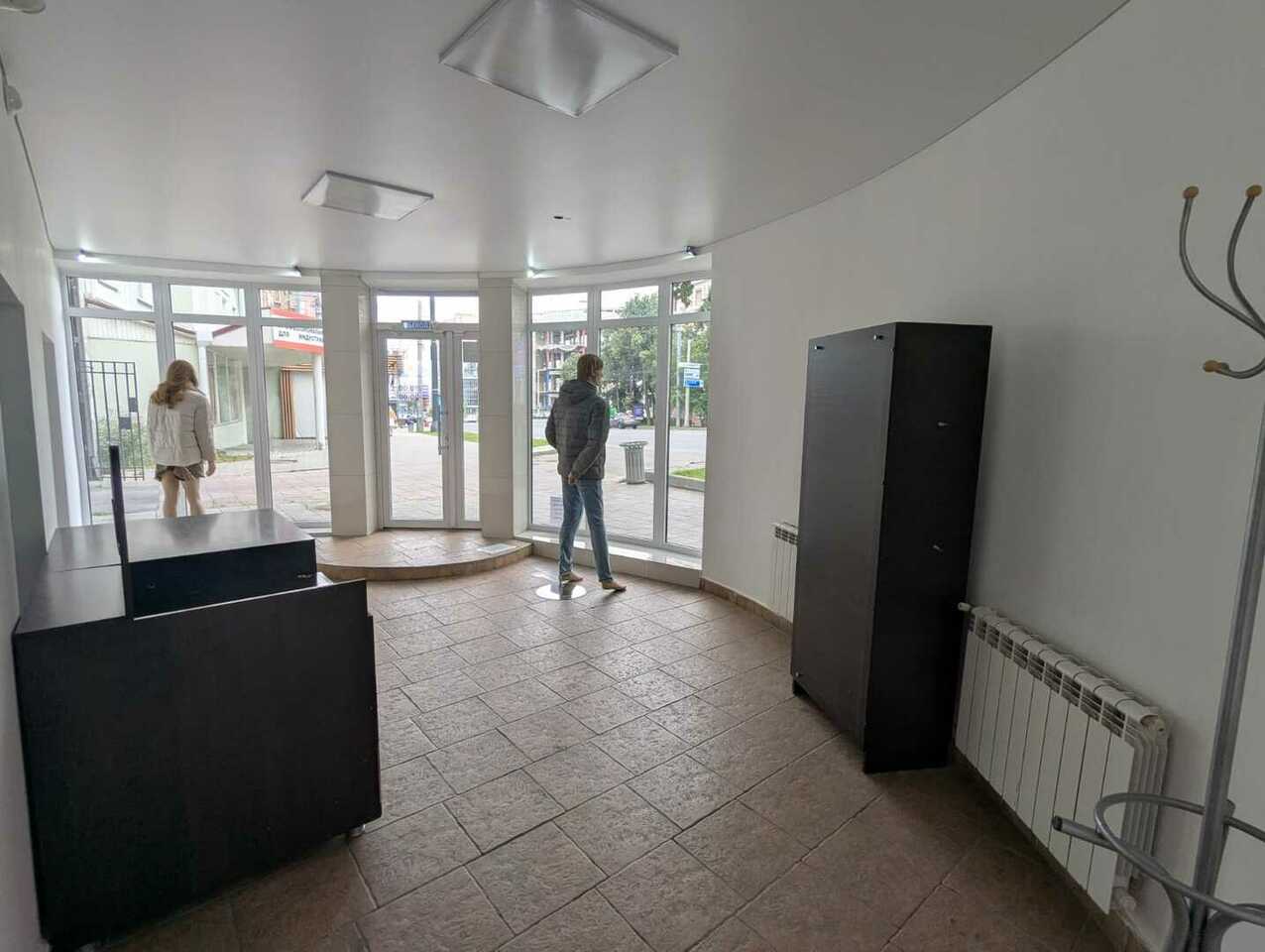 Сдается коммерческая недвижимость торгового назначения, 246 м2 за 245 тыс. руб.